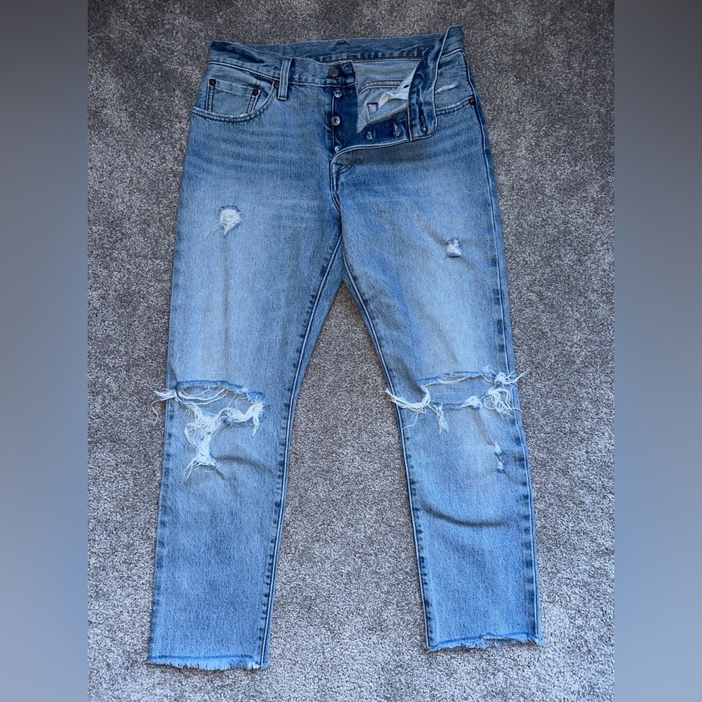 Levi’s 501 women’s Distressed Light Blue Jeans 27 x 27 button-fly